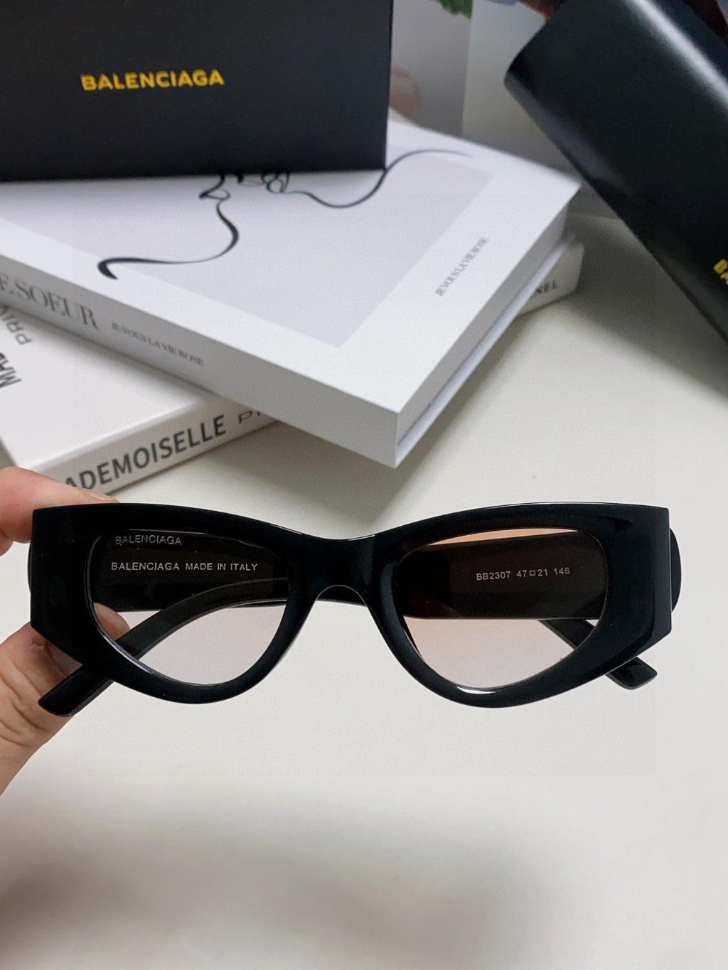 Balenciaga Polarized Cat-Eye Gray Lens Sunglasses for Men & Women - 358647 - detail image 3