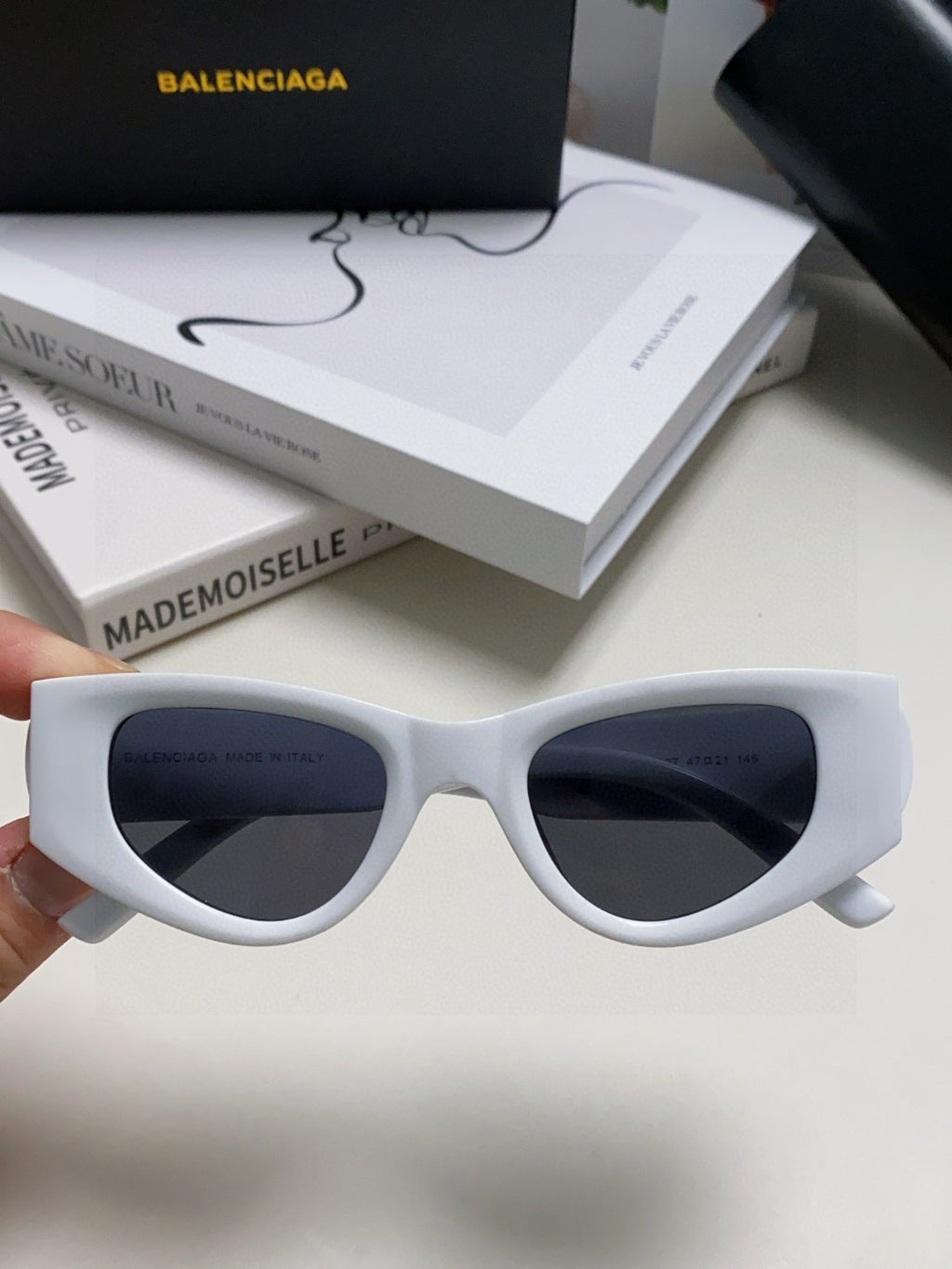 Balenciaga Polarized Cat-Eye Silver Lens Sunglasses for Men & Women - 358648 - detail image 3