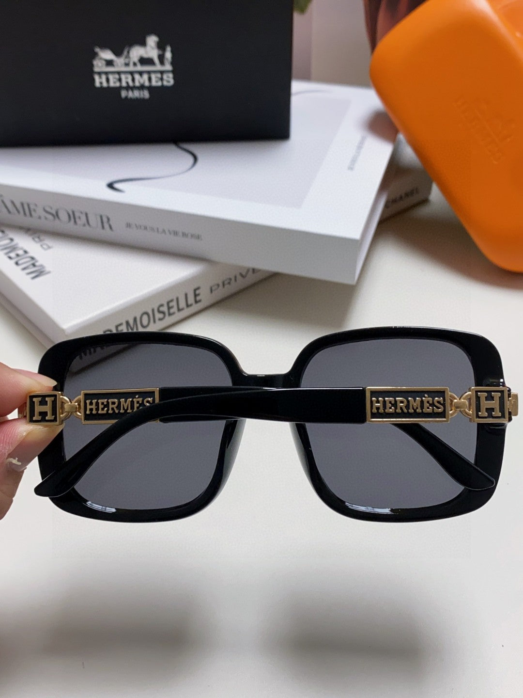 Hermès Polarized Square Black Lens Sunglasses for Women - 358921 - detail image 3