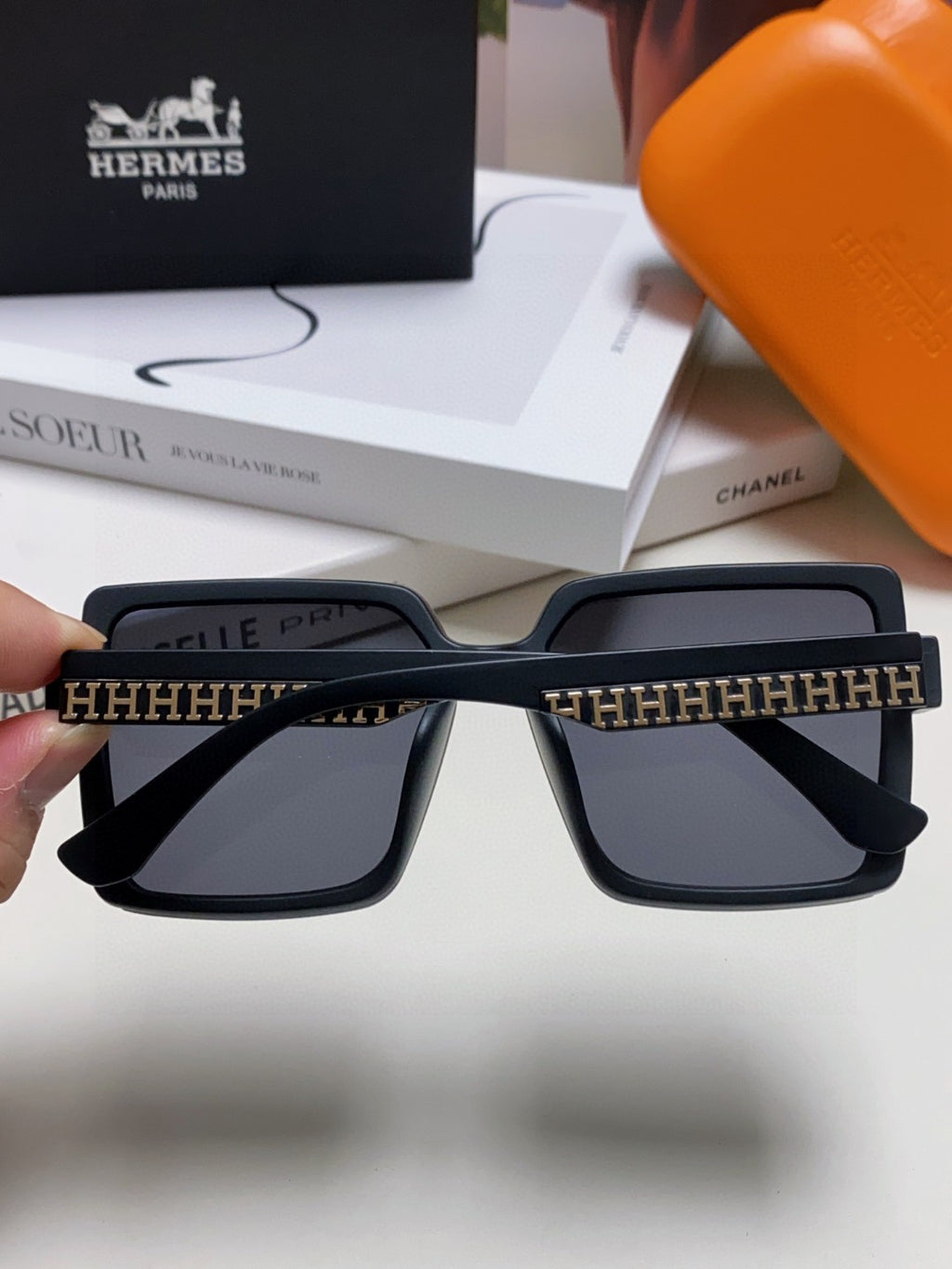 Hermès Polarized Square Gray Lens Sunglasses for Men & Women - 358922 - detail image 6