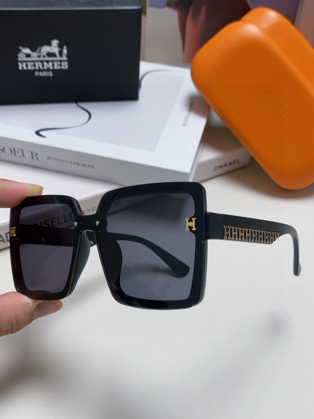 Hermès Polarized Square Gray Lens Sunglasses for Men & Women - detail image 7
