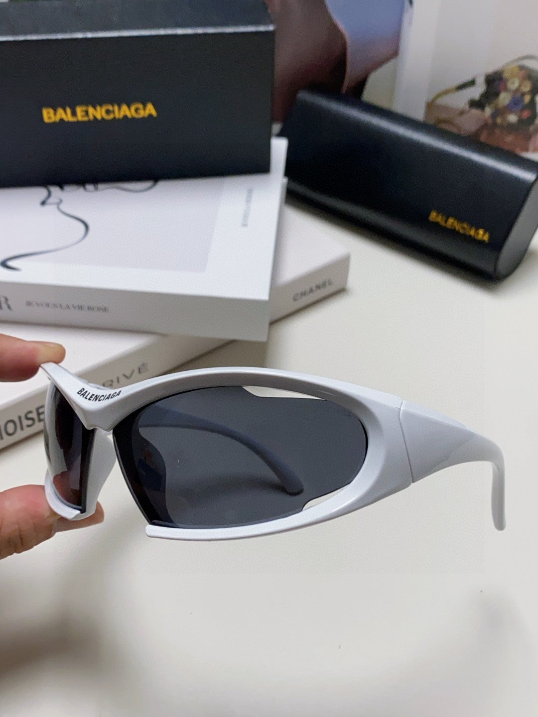 Balenciaga BB0318S Fashion Blue Lens Sunglasses for Men & Women - 382923 - detail image 5