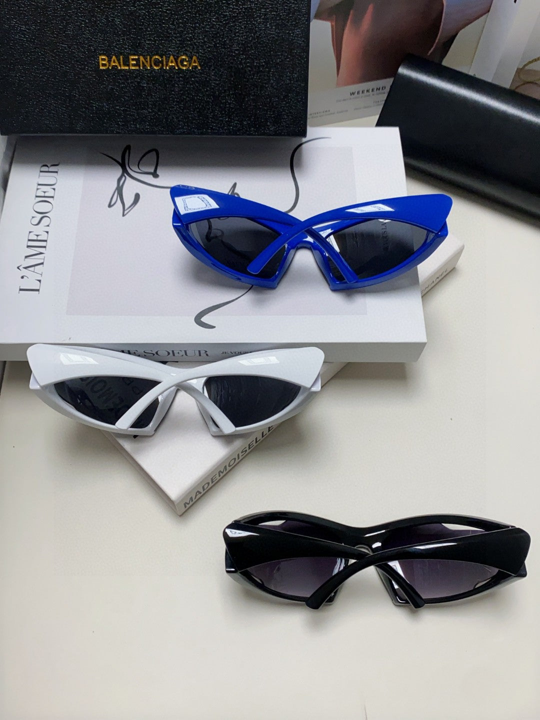 Balenciaga BB0318S Fashion Blue Lens Sunglasses for Men & Women - 382923 - detail image 8