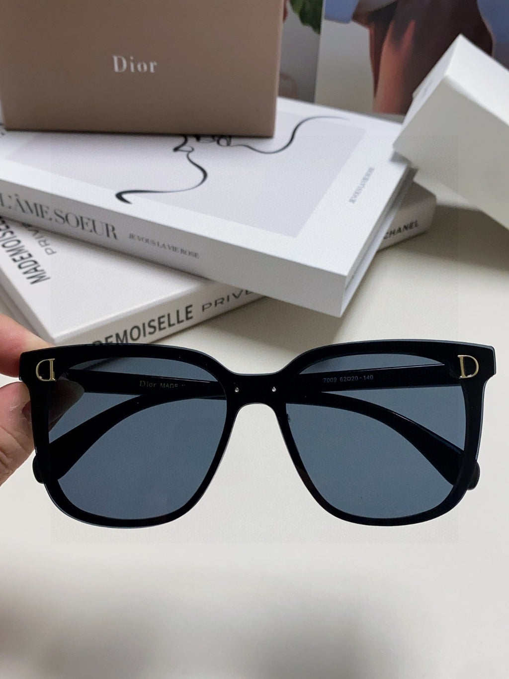 Dior Polarized Fashion Blue Lens Sunglasses for Men & Women - detail image 3