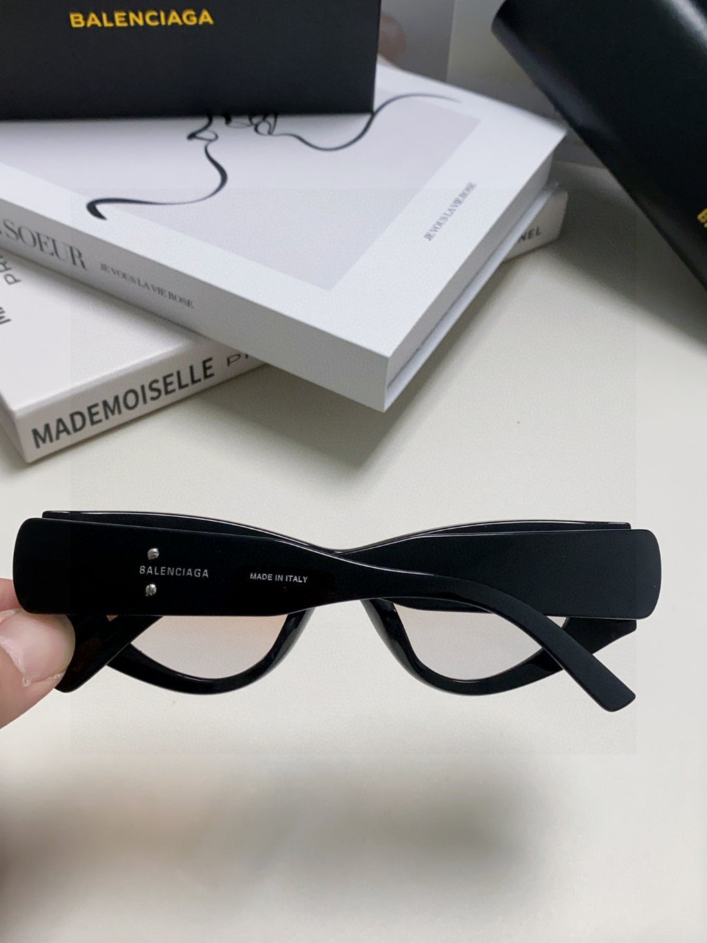 Balenciaga Polarized Cat-Eye Gray Lens Sunglasses for Men & Women - 416099 - detail image 4