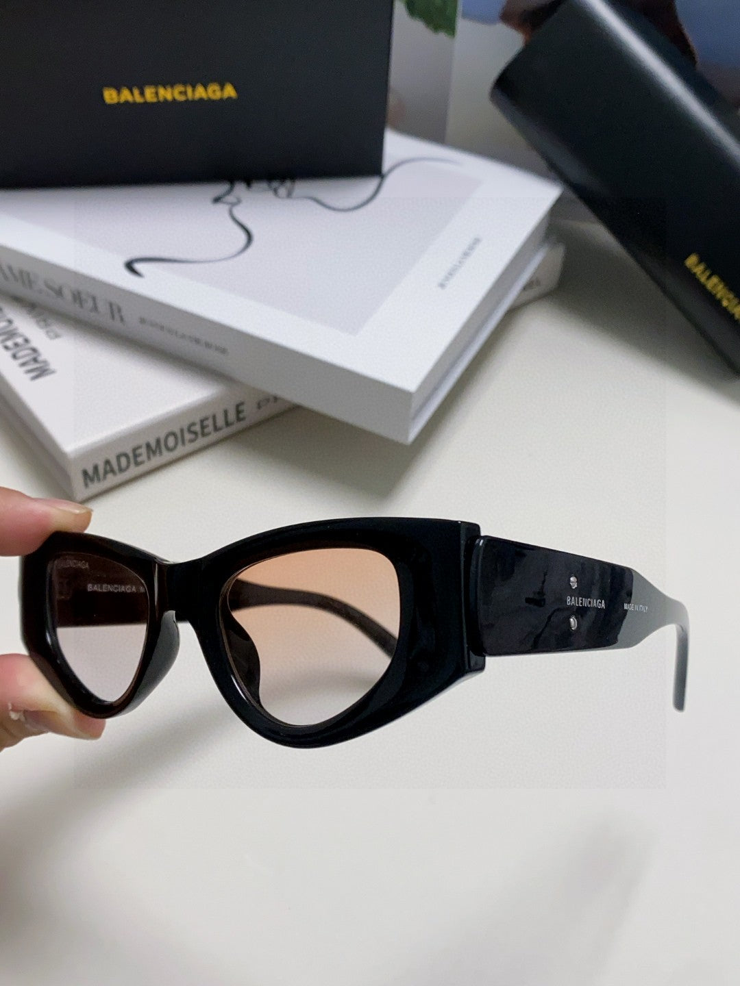 Balenciaga Polarized Cat-Eye Gray Lens Sunglasses for Men & Women - 449633 - detail image 5