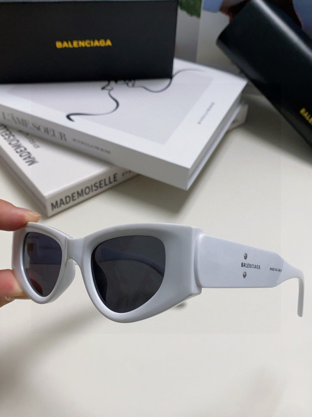 Balenciaga Polarized Cat-Eye Silver Lens Sunglasses for Men & Women - 449634 - detail image 5
