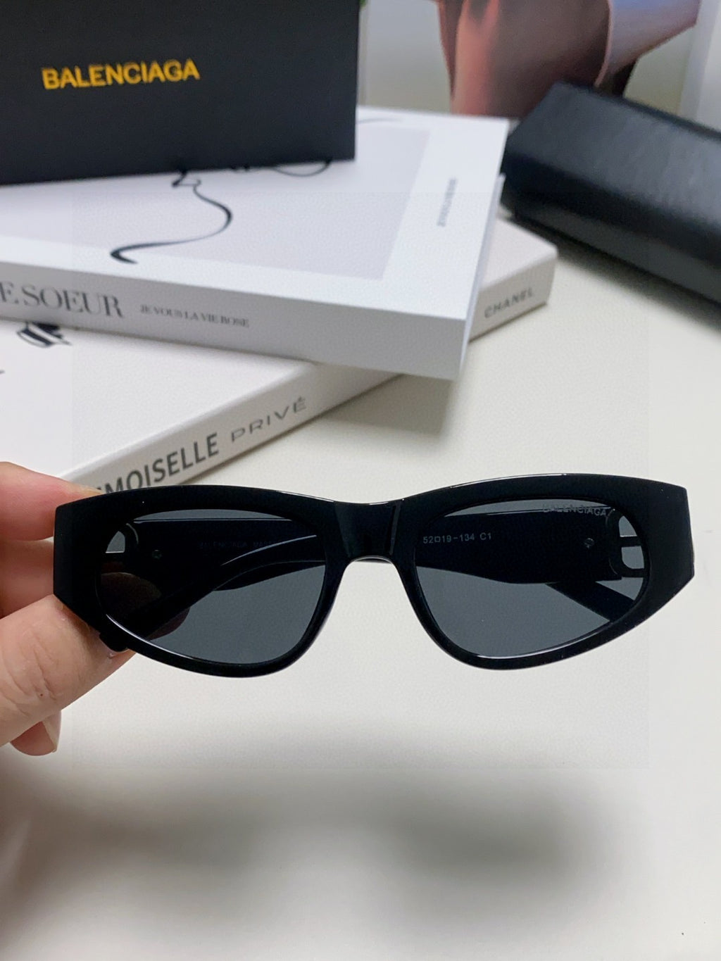 Balenciaga Fashion Gold Lens Sunglasses for Men & Women - 416110 - detail image 3