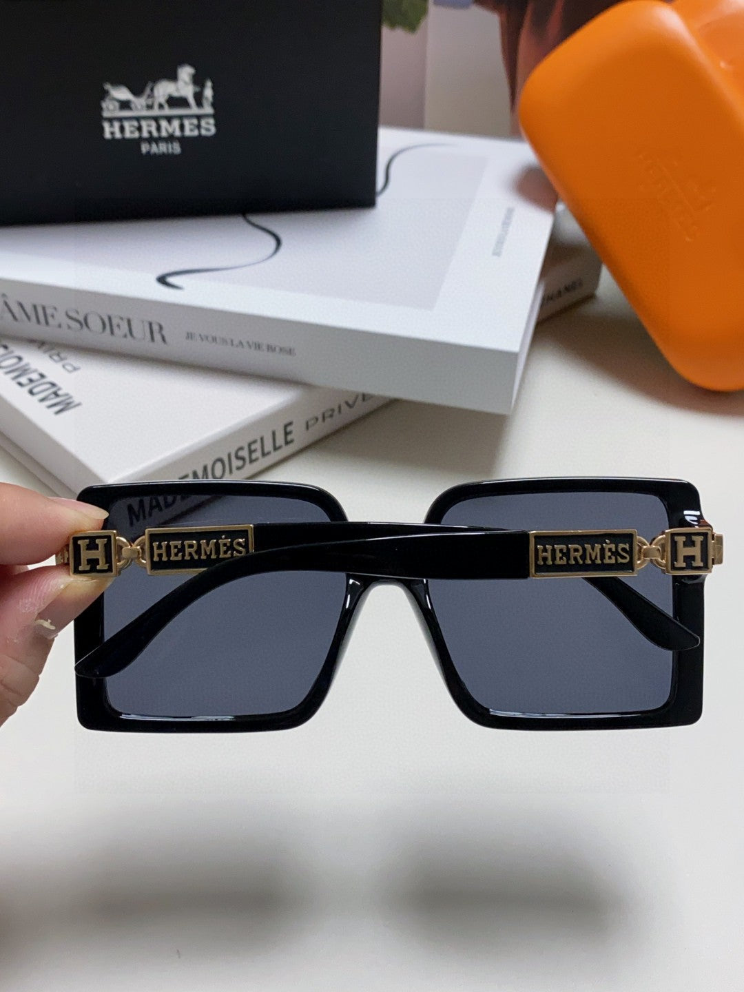Hermès Square Black Lens Sunglasses for Women - 416517 - detail image 3