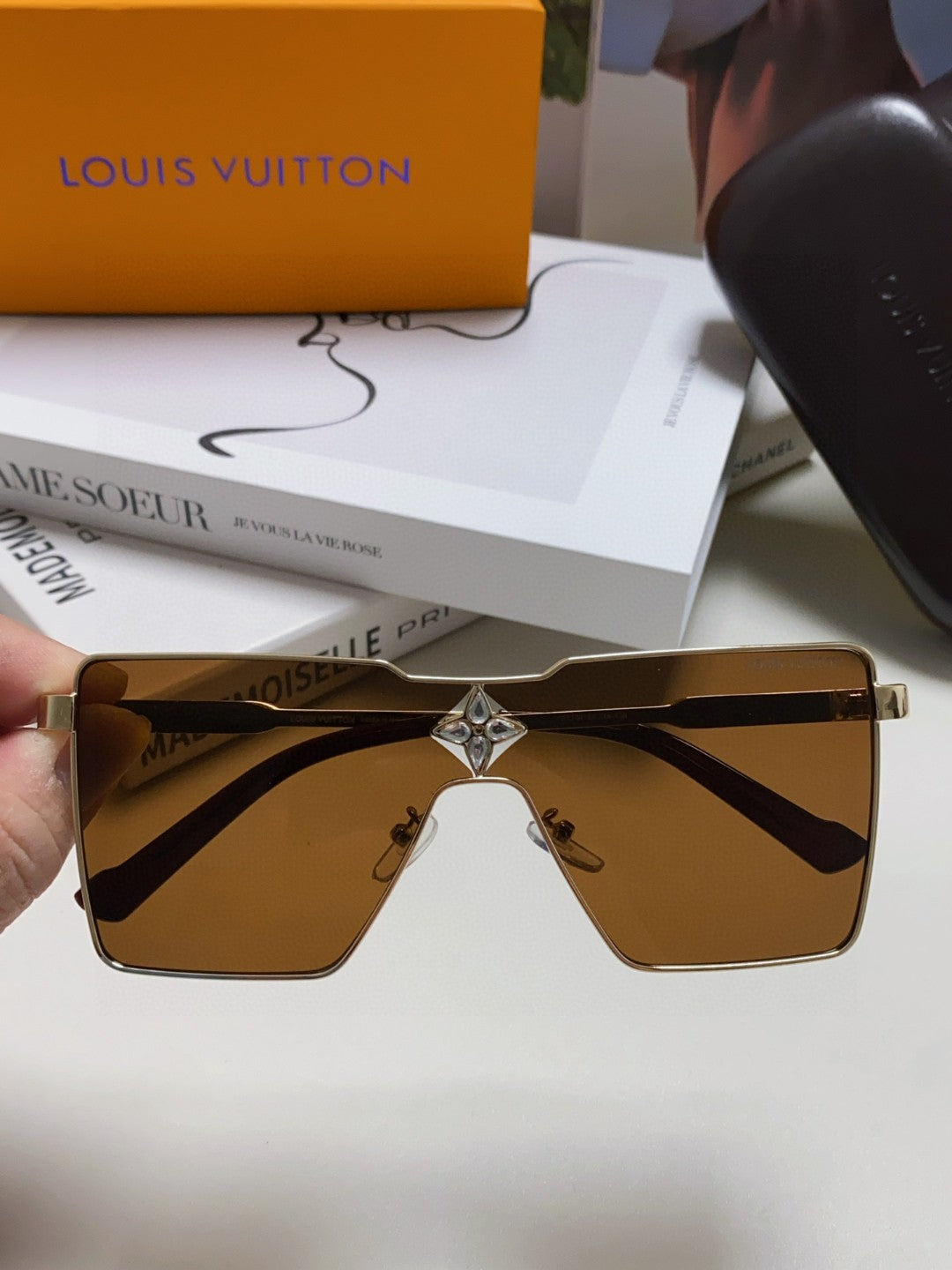 Louis Vuitton Z1700U Metal Fashion Brown Lens Sunglasses for Men & Women - detail image 3