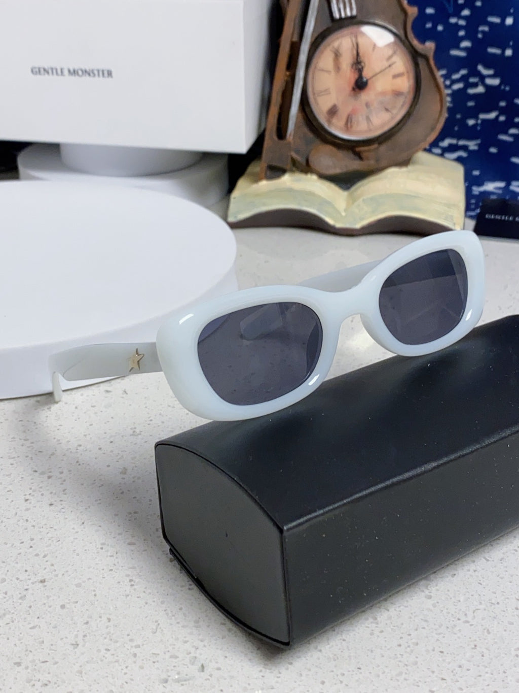 Gentle Monster ORACLE Cat-Eye Blue Lens Sunglasses for Women - detail image 10