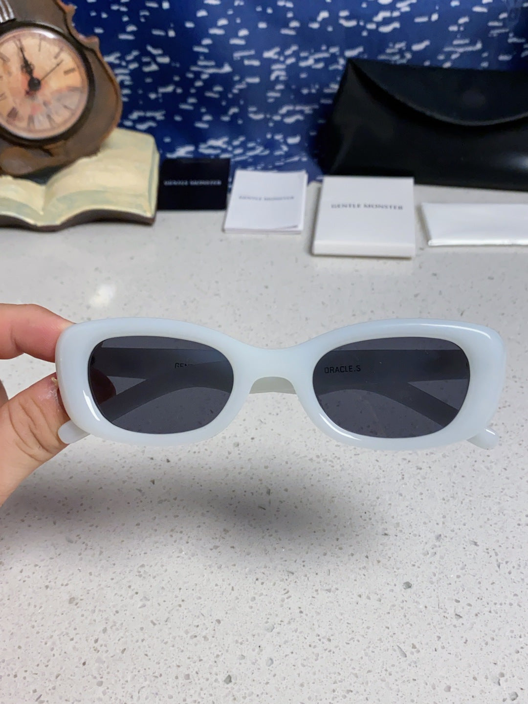 Gentle Monster ORACLE Cat-Eye Blue Lens Sunglasses for Women - detail image 4