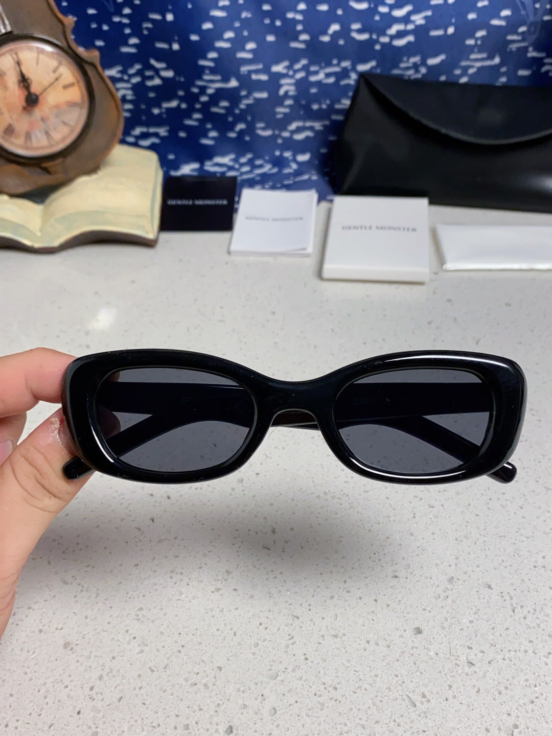 Gentle Monster ORACLE Cat-Eye Gold Lens Sunglasses for Women - detail image 4