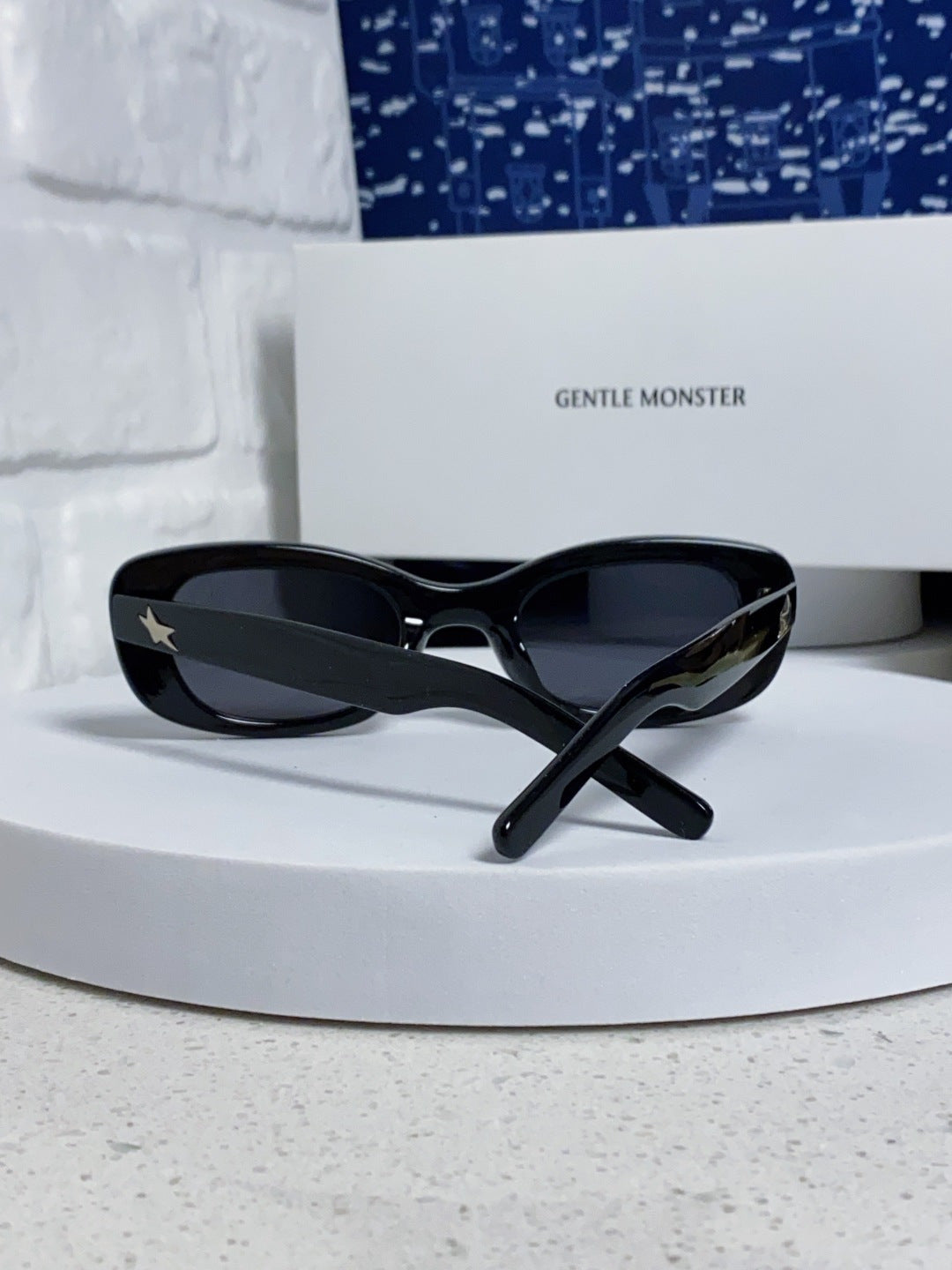 Gentle Monster ORACLE Cat-Eye Gold Lens Sunglasses for Women - detail image 3