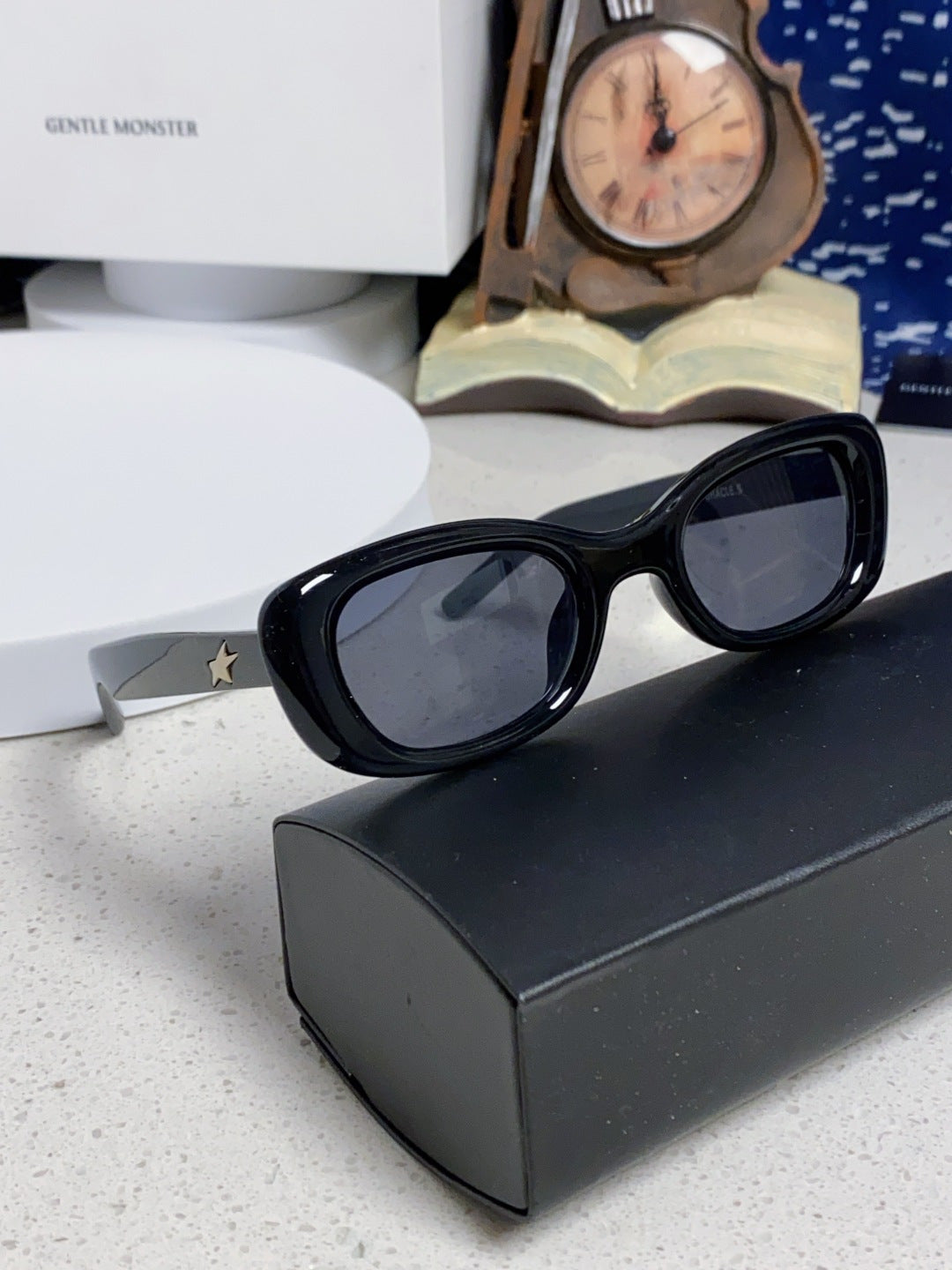 Gentle Monster ORACLE Cat-Eye Gold Lens Sunglasses for Women - detail image 10