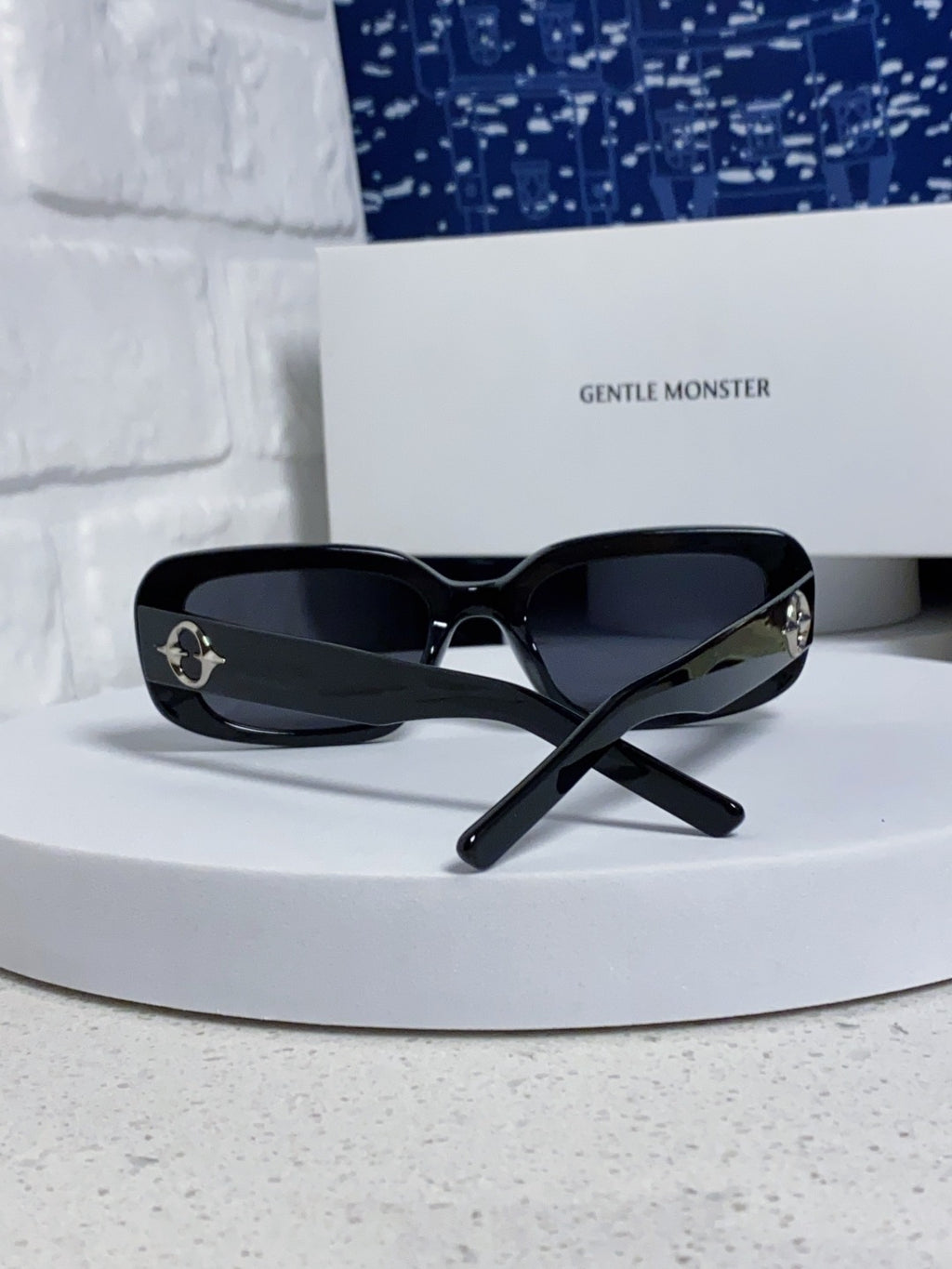 Gentle Monster THE Polarized Square Black Lens Sunglasses for Men & Women - detail image 3