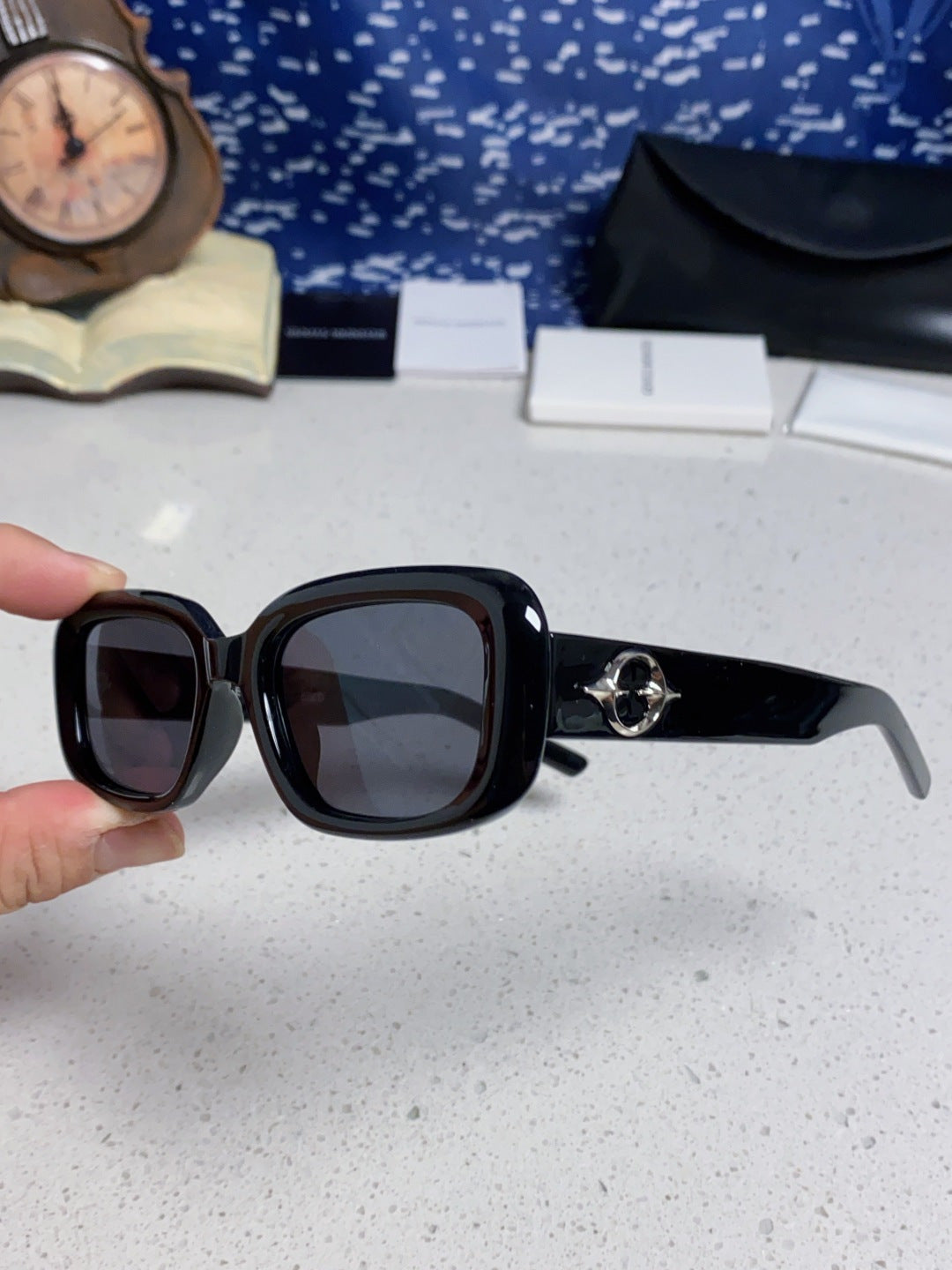 Gentle Monster THE Polarized Square Black Lens Sunglasses for Men & Women - detail image 6