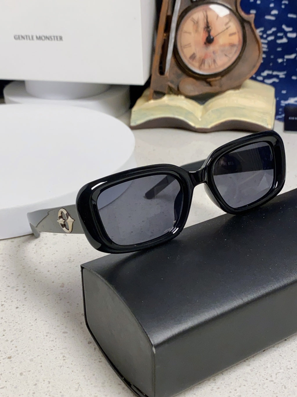 Gentle Monster THE Polarized Square Black Lens Sunglasses for Men & Women - detail image 10