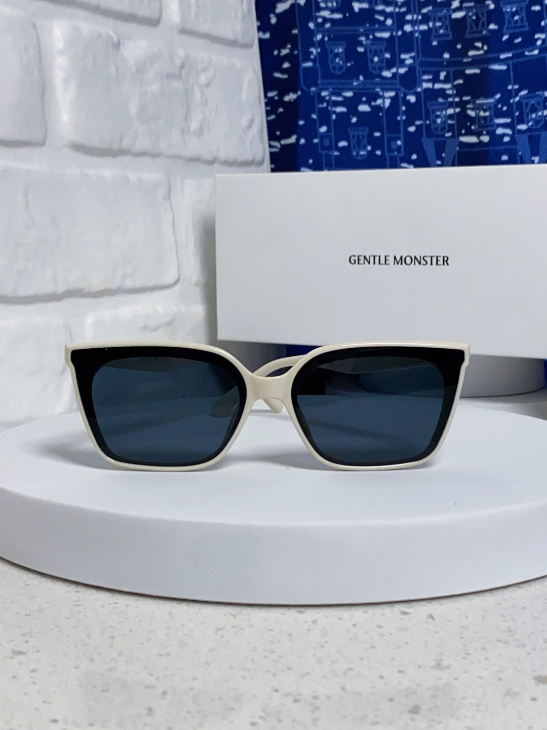 Gentle Monster MONOO Polarized Square Blue Lens Sunglasses for Men & Women - detail image 2