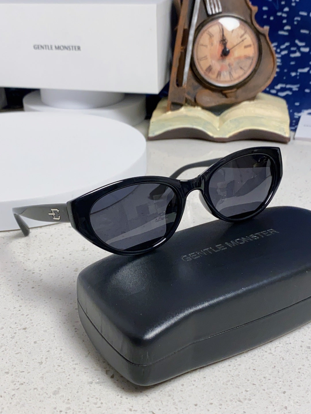 Gentle Monster TR1080 Polarized Cat-Eye Black Lens Sunglasses for Men & Women - detail image 10
