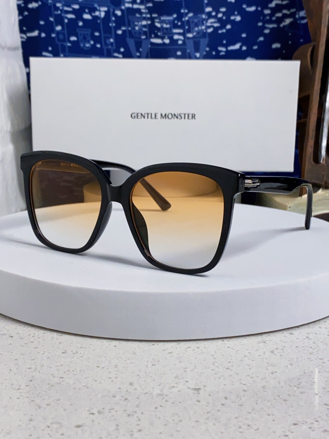 Gentle Monster LAROSA Square Black Lens Sunglasses for Men & Women - 488053 - detail image 2