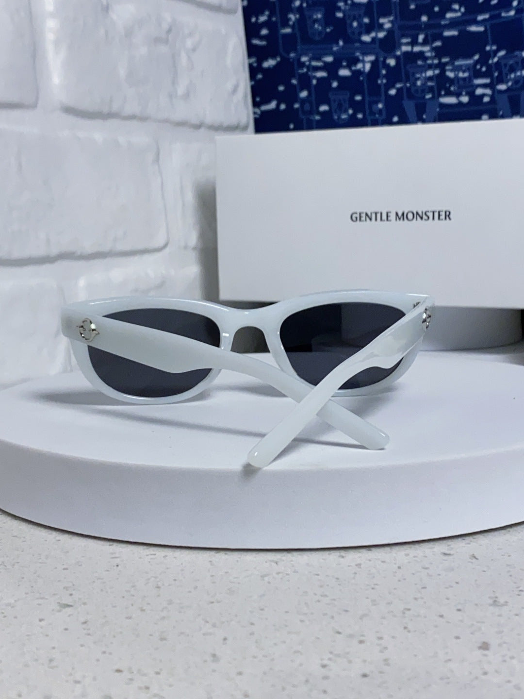 Gentle Monster MONOCHROME Round Blue Lens Sunglasses for Women - 158662 - detail image 3