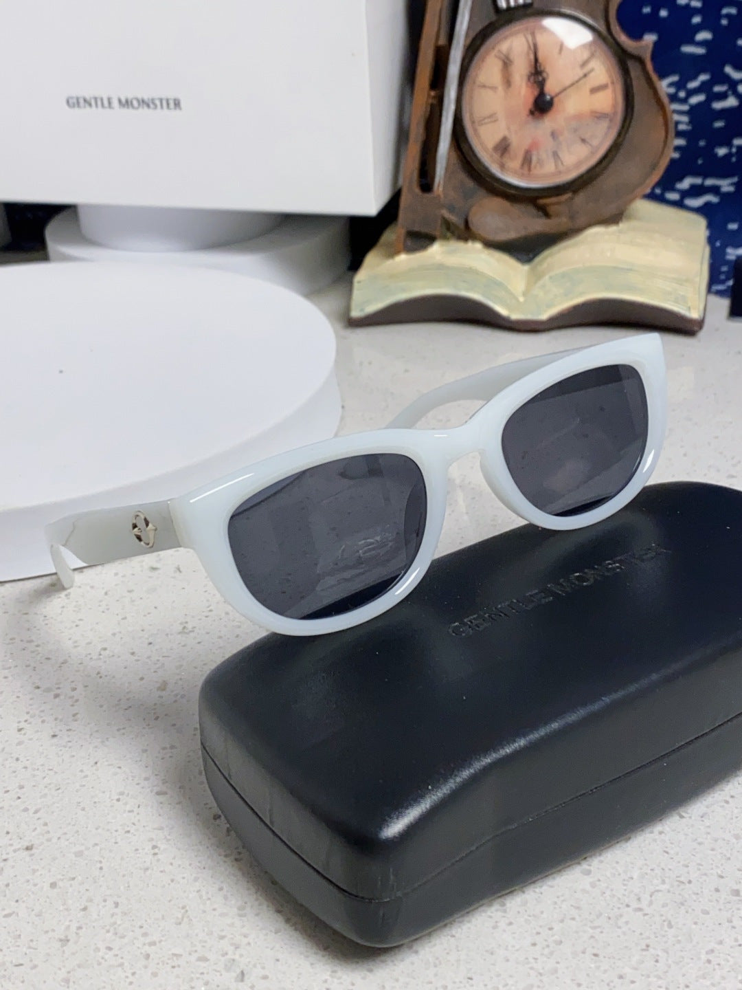 Gentle Monster MONOCHROME Round Blue Lens Sunglasses for Women - 158662 - detail image 10