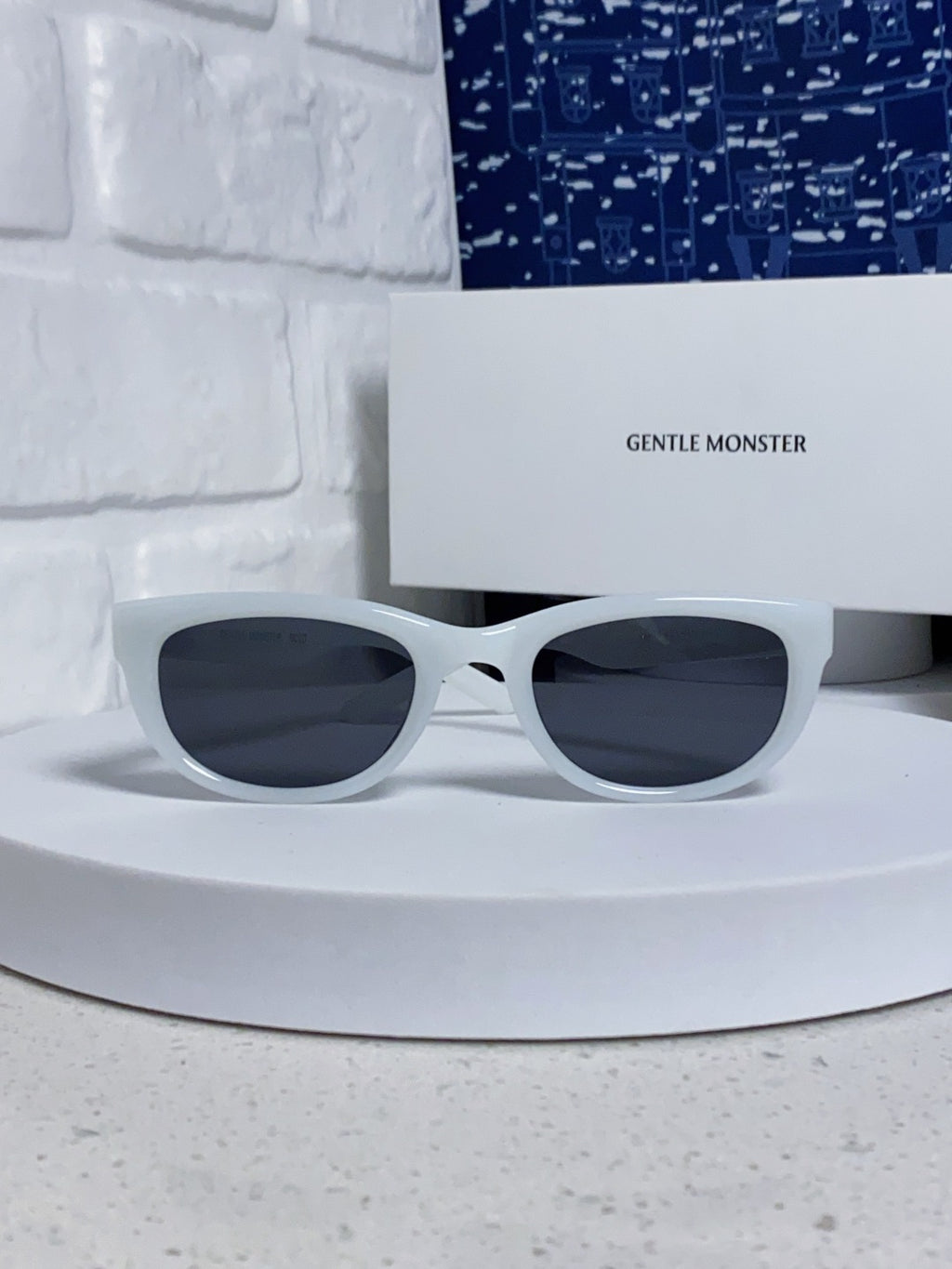 Gentle Monster MONOCHROME Round Blue Lens Sunglasses for Women - detail image 2