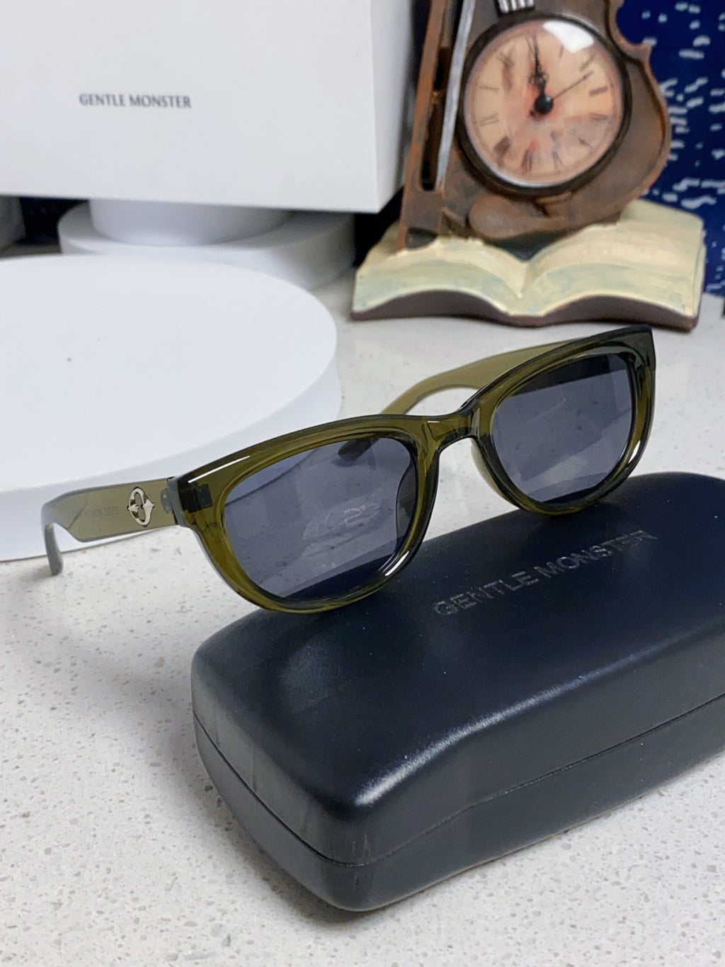 Gentle Monster MONOCHROME Round Black Lens Sunglasses for Women - detail image 10