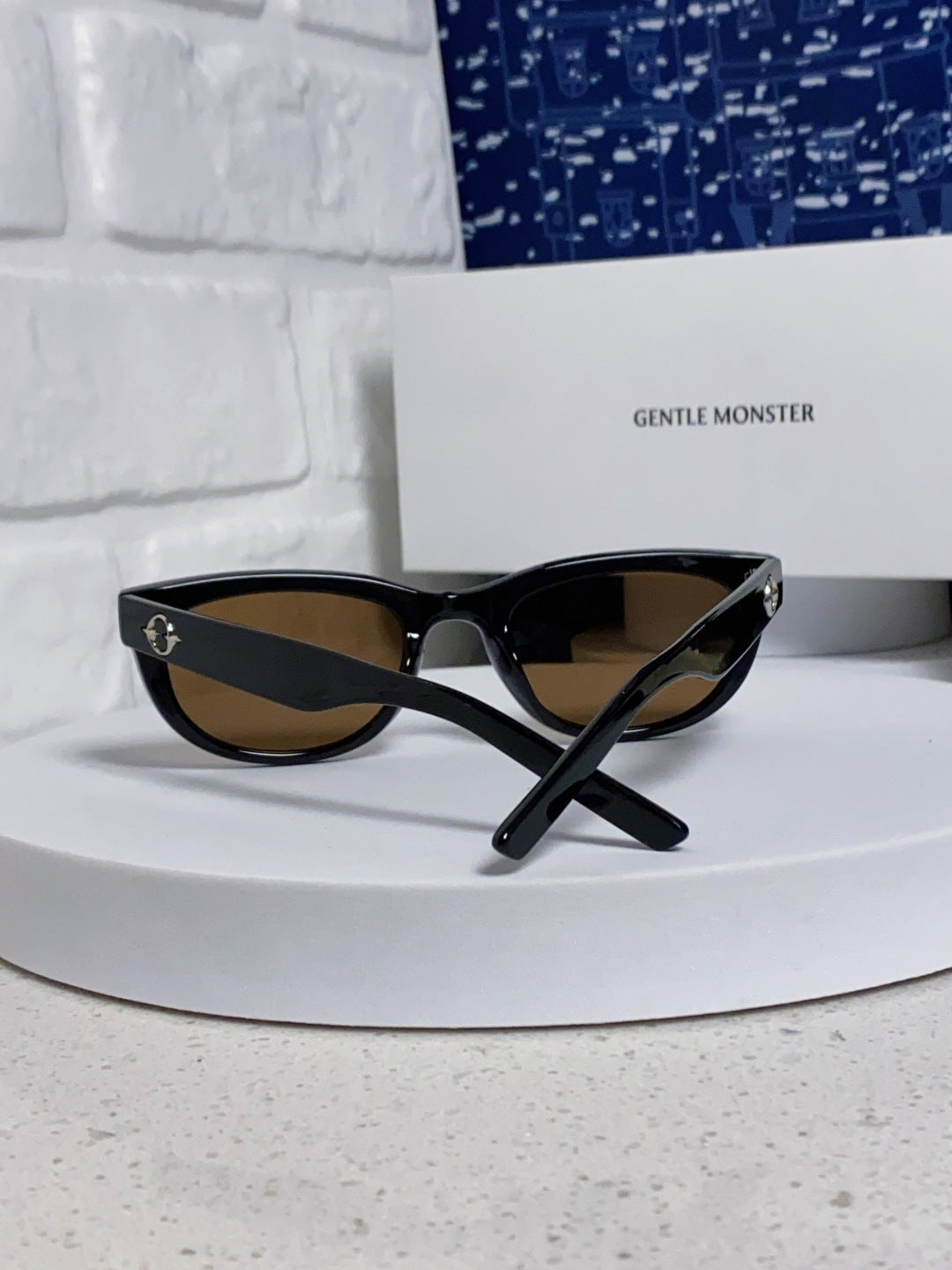 Gentle Monster MONOCHROME Round Brown Lens Sunglasses for Women - detail image 3