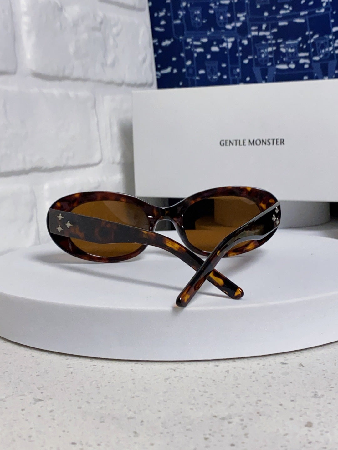 Gentle Monster EVE Polarized Cat-Eye Brown Lens Sunglasses for Men & Women - detail image 3