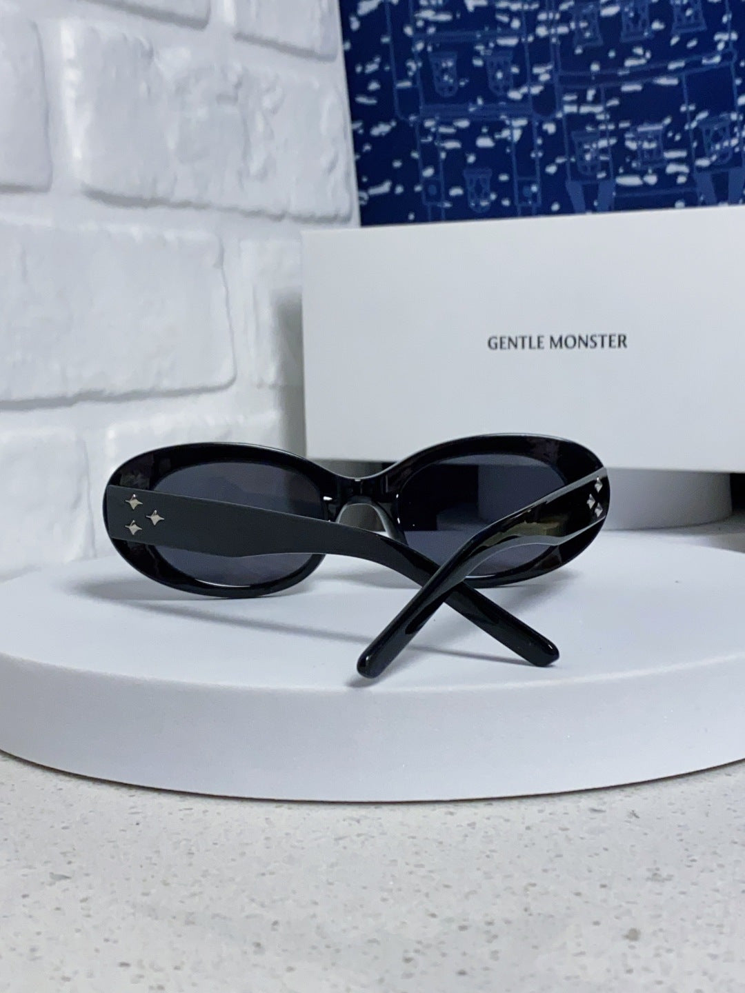 Gentle Monster EVE Polarized Cat-Eye Blue Lens Sunglasses for Men & Women - detail image 3