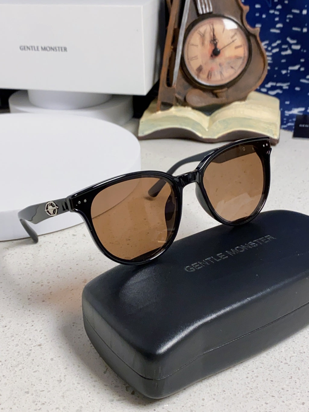Gentle Monster TR1091 Round Brown Lens Sunglasses for Men & Women - detail image 10