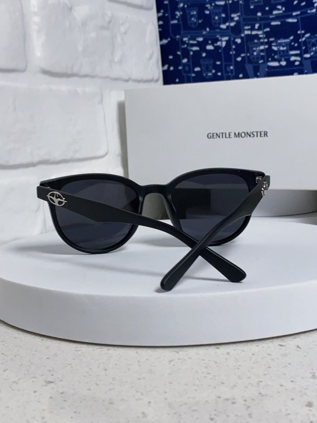 Gentle Monster TR1091 Round Black Lens Sunglasses for Men & Women - detail image 3