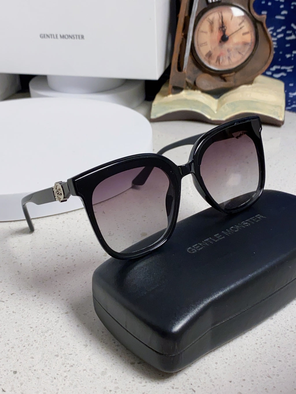 Gentle Monster SWIPE4 Square Gray Lens Sunglasses for Men & Women - detail image 10