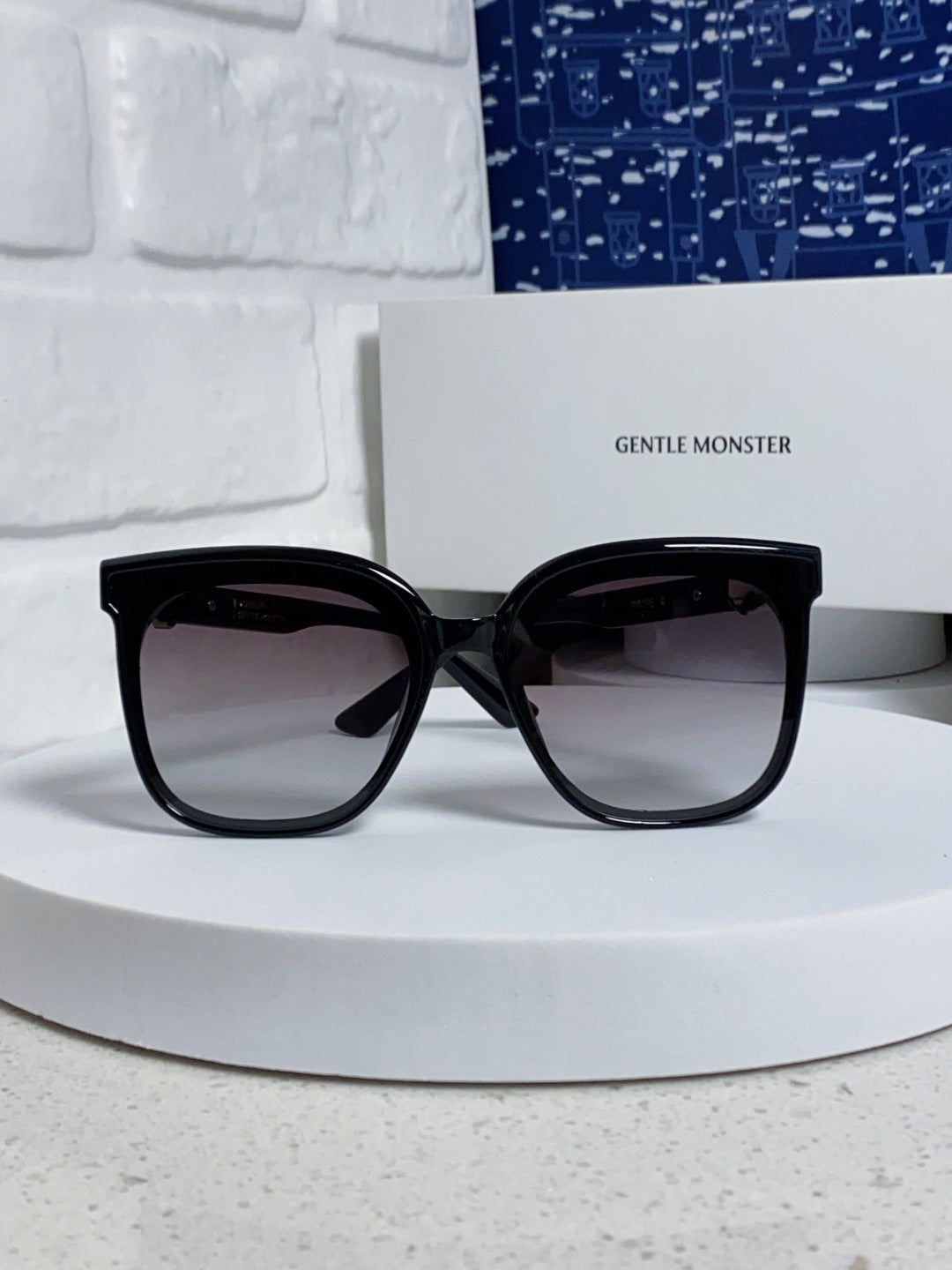 Gentle Monster SWIPE4 Square Gray Lens Sunglasses for Men & Women - detail image 2
