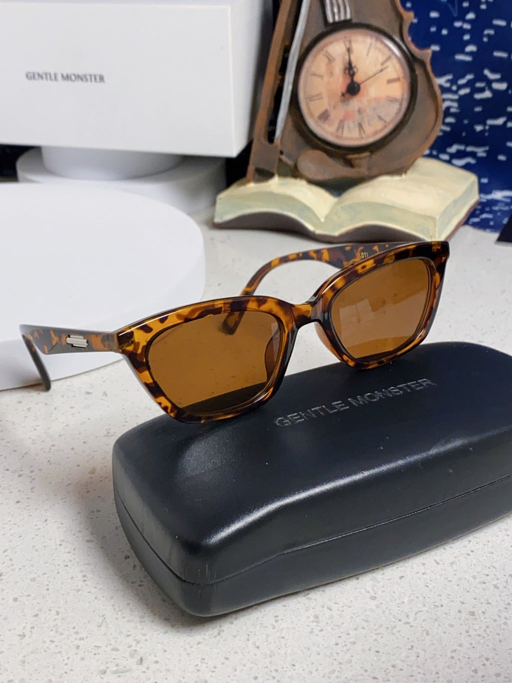 Gentle Monster LOTI Blue-Light Cat-Eye Brown Lens Sunglasses for Men & Women - detail image 10