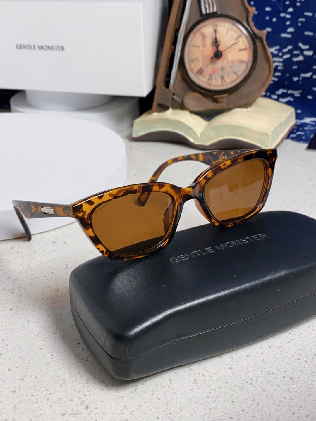 Gentle Monster LOTI Blue-Light Cat-Eye Brown Lens Sunglasses for Men & Women - detail image 10