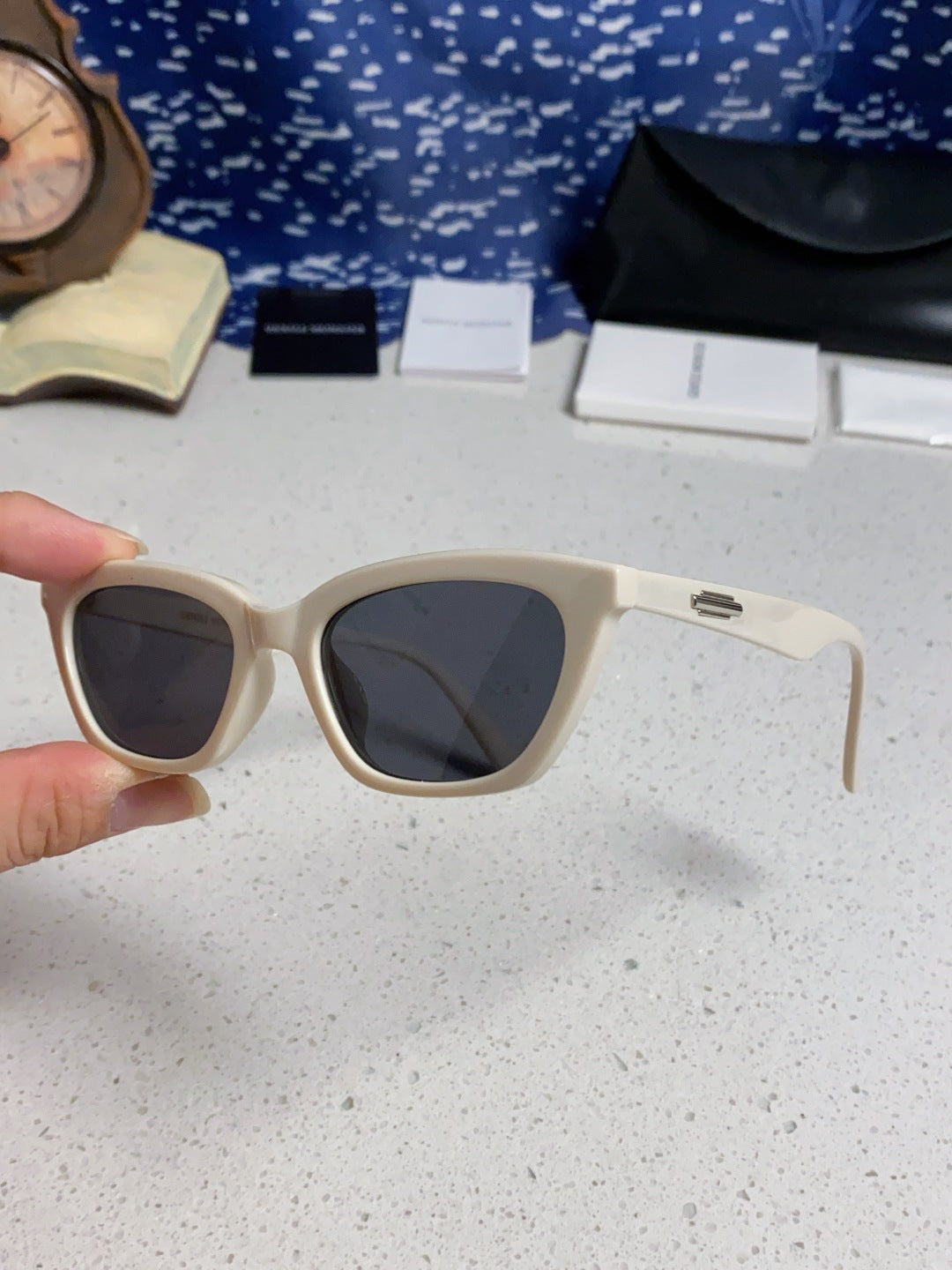 Gentle Monster LOTI Blue-Light Cat-Eye Silver Lens Sunglasses for Men & Women - detail image 6