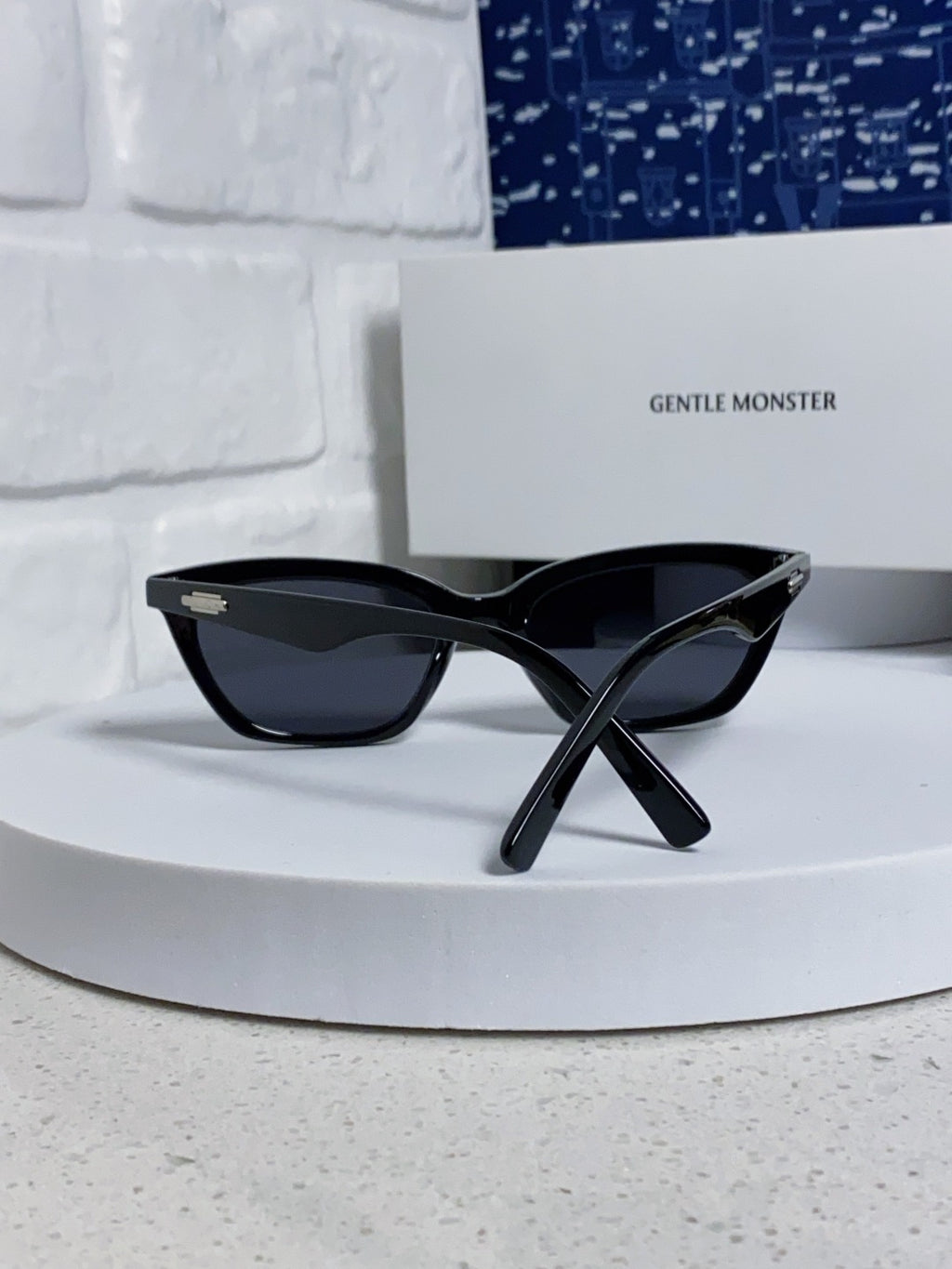 Gentle Monster LOTI Blue-Light Cat-Eye Red Lens Sunglasses for Men & Women - detail image 3