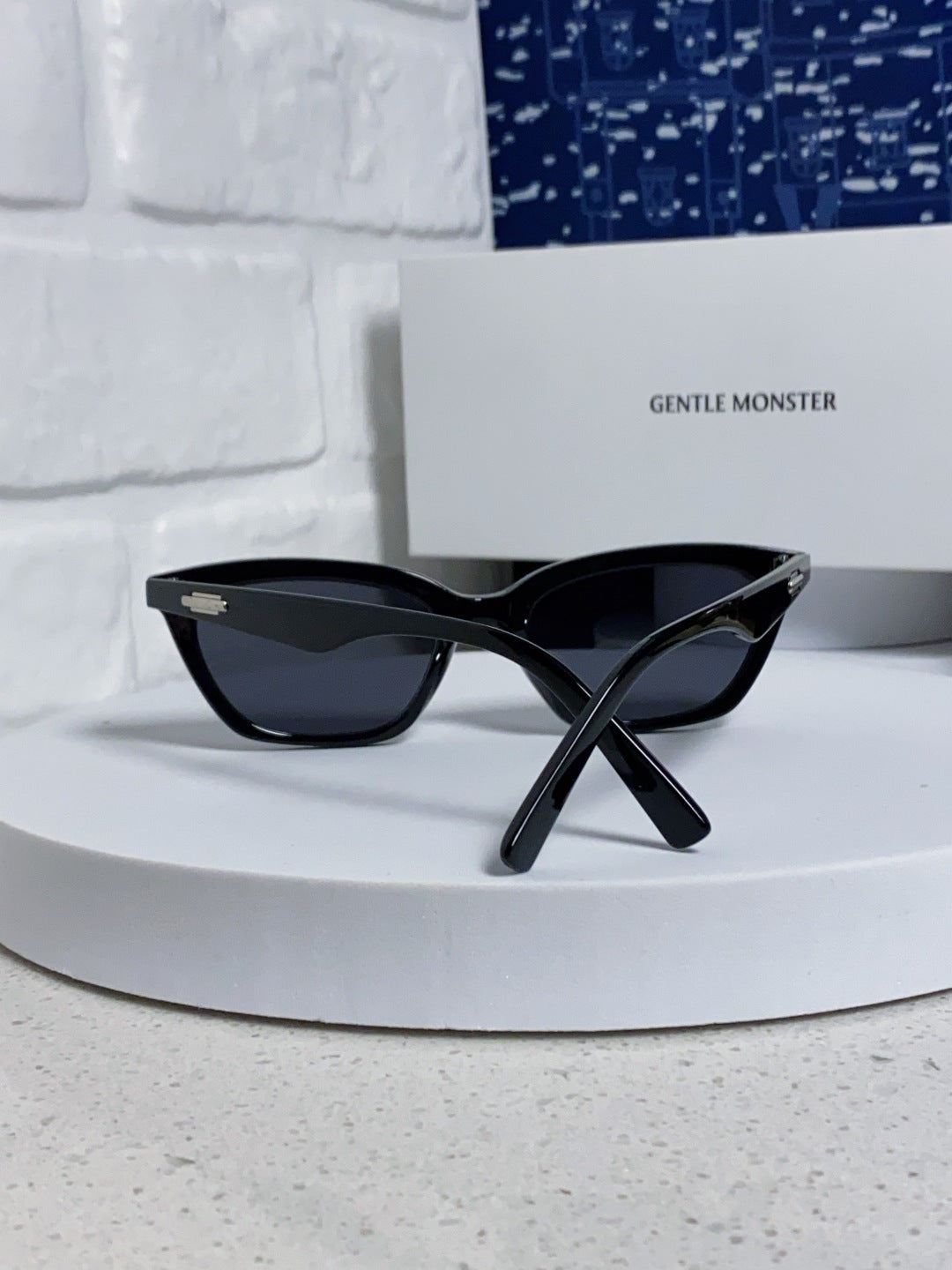 Gentle Monster LOTI Blue-Light Cat-Eye Red Lens Sunglasses for Men & Women - detail image 3