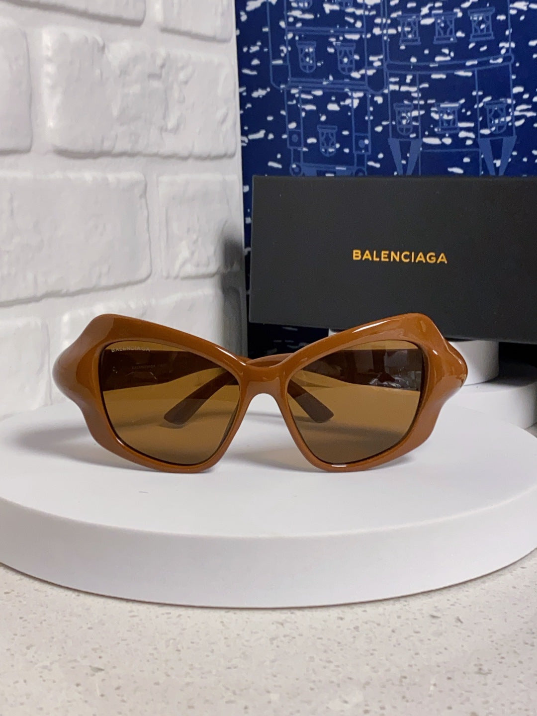 Balenciaga Oversized Brown Lens Sunglasses for Women - 432529 - detail image 2