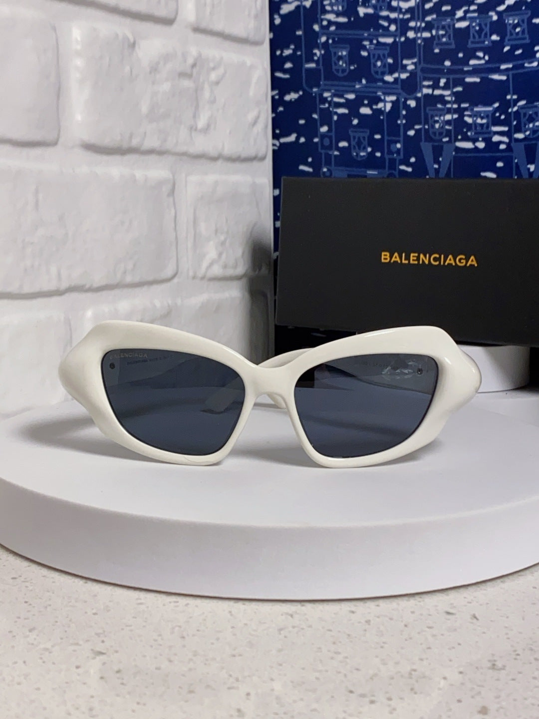 Balenciaga Oversized Silver Lens Sunglasses for Women - 432531 - detail image 2