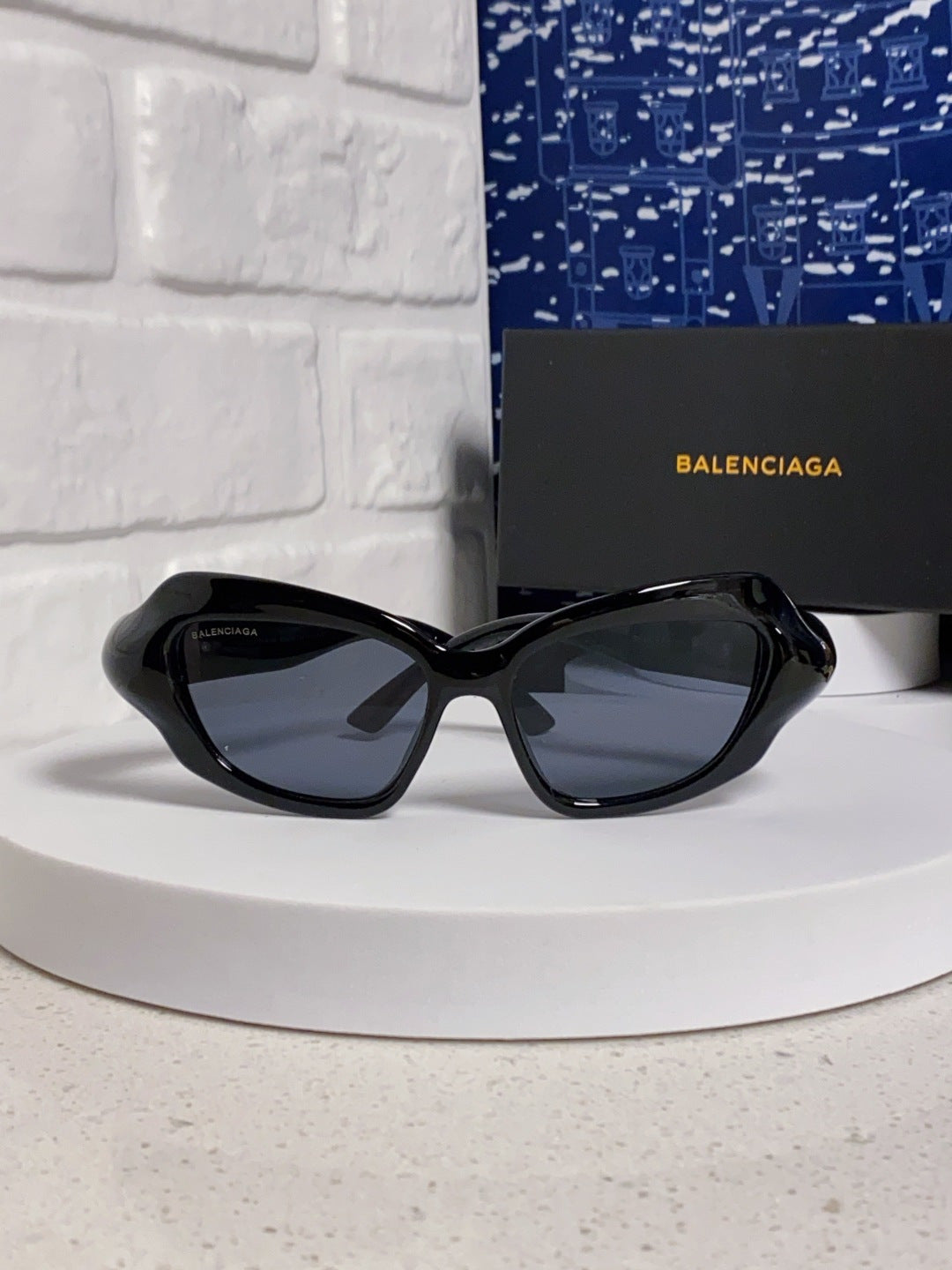 Balenciaga Oversized Brown Lens Sunglasses for Women - 432533 - detail image 3