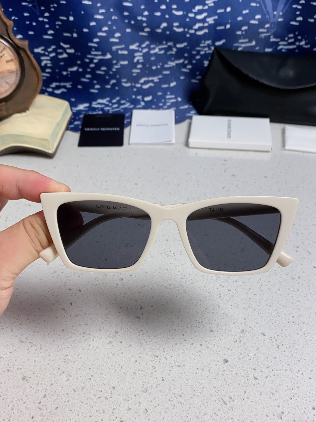 Gentle Monster TALIN Cat-Eye Gray Lens Sunglasses for Men & Women - detail image 4