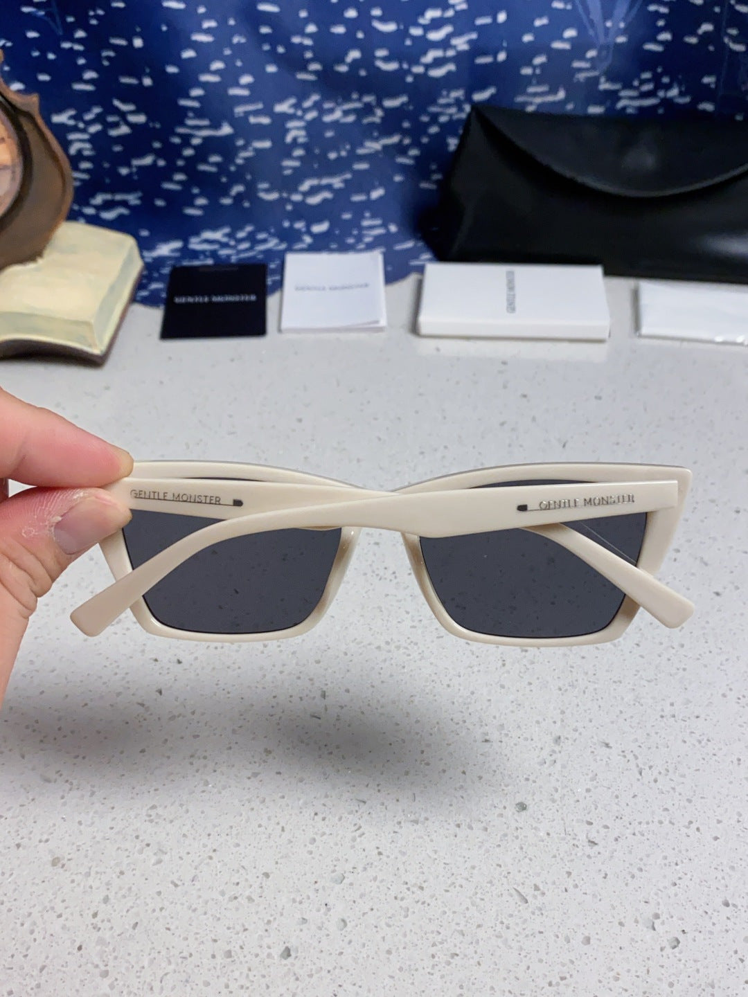 Gentle Monster TALIN Cat-Eye Gray Lens Sunglasses for Men & Women - detail image 5