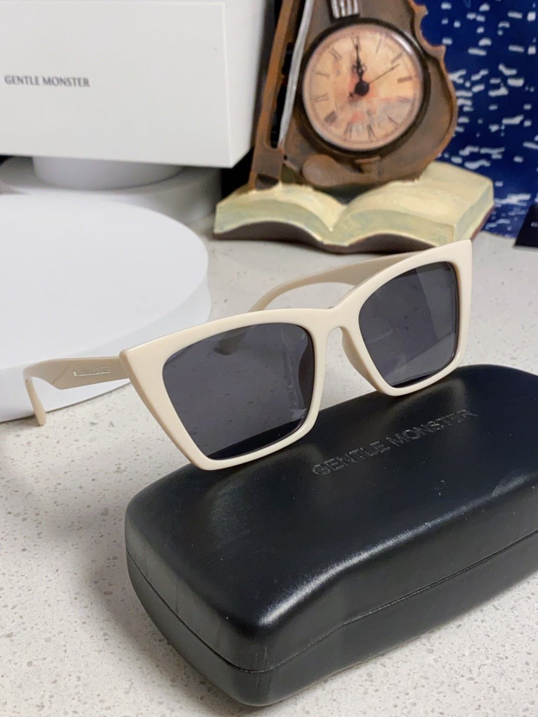 Gentle Monster TALIN Cat-Eye Gray Lens Sunglasses for Men & Women - 358887 - detail image 10