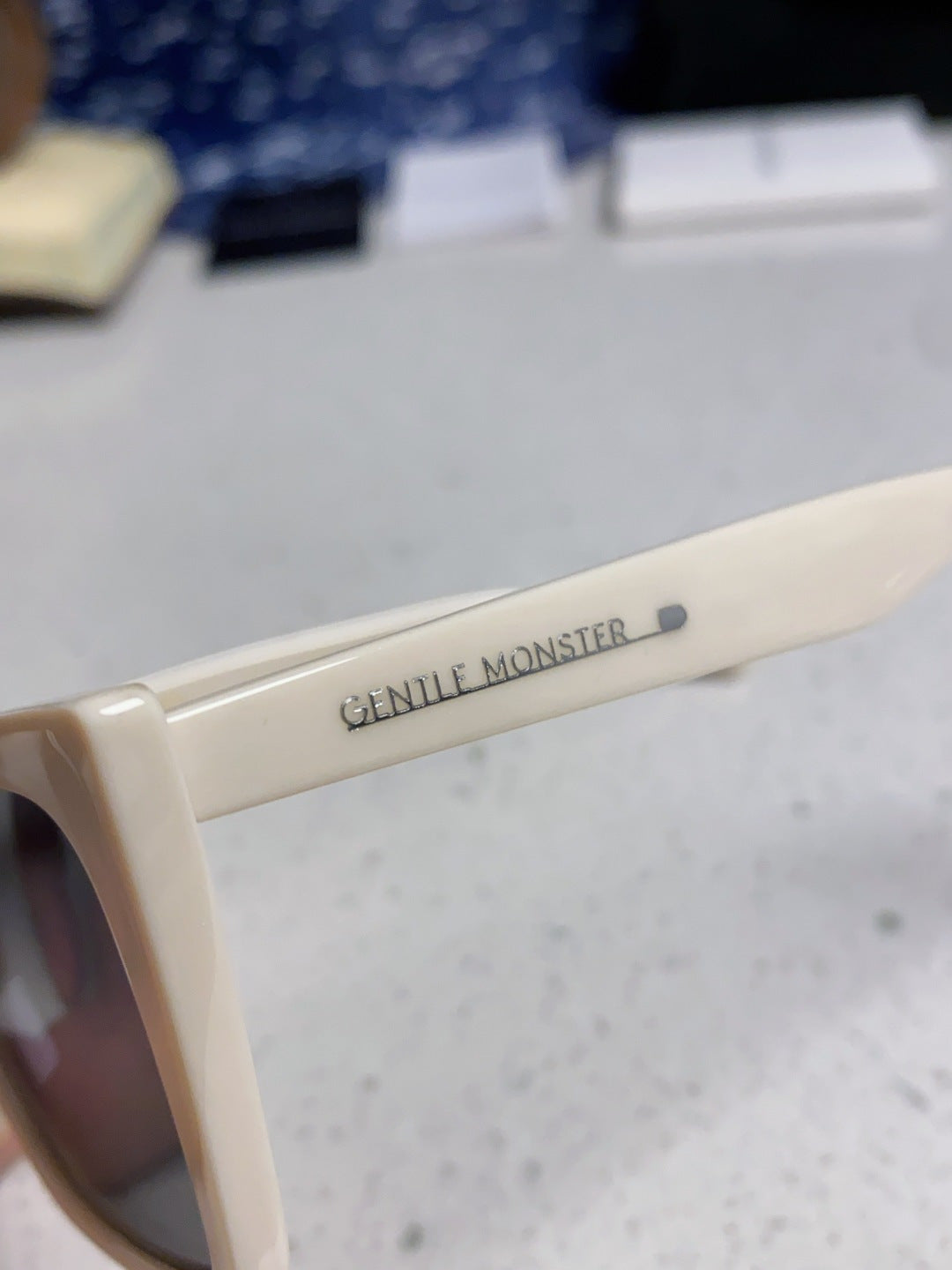 Gentle Monster TALIN Cat-Eye Gray Lens Sunglasses for Men & Women - detail image 7