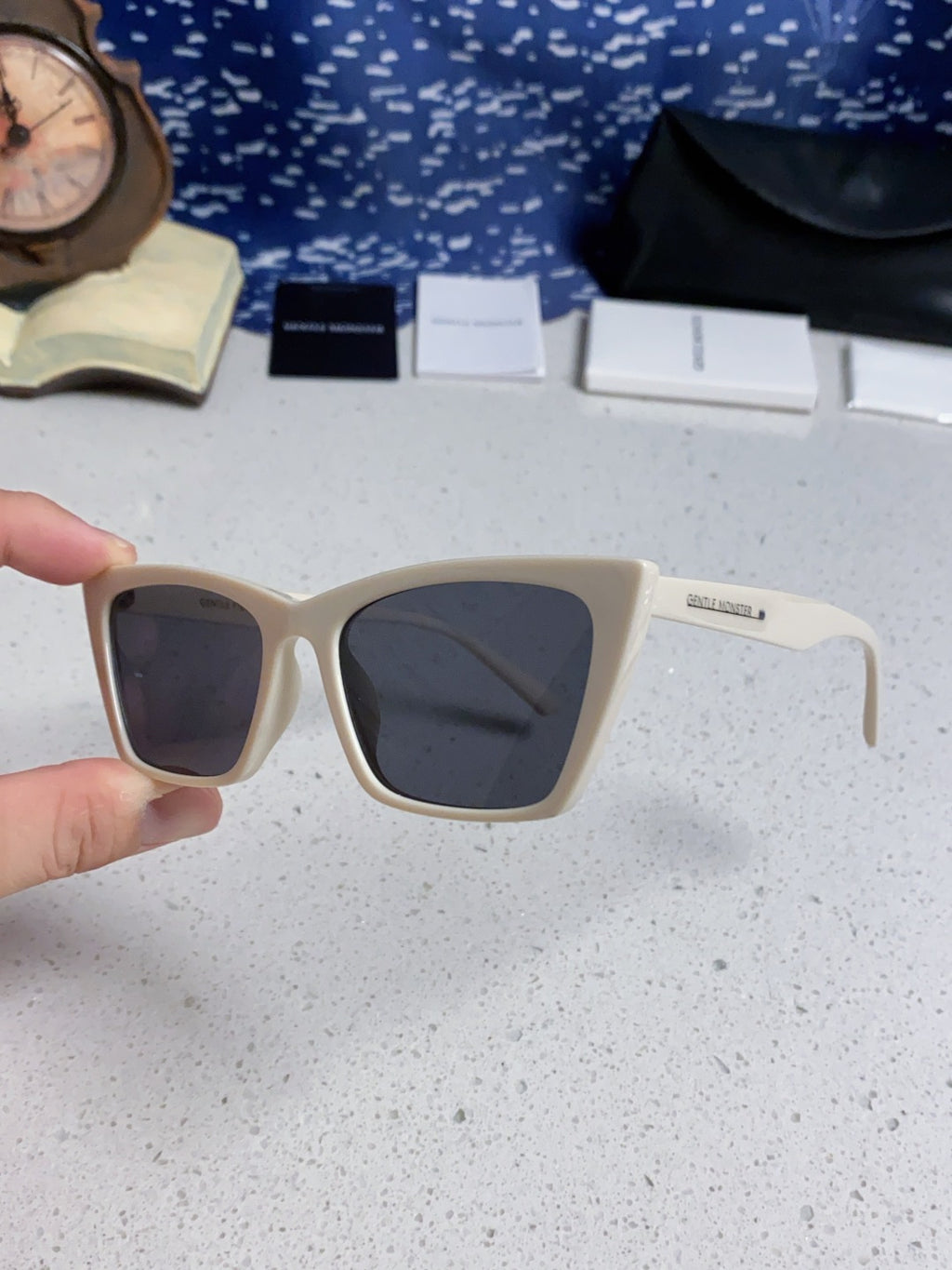 Gentle Monster TALIN Cat-Eye Gray Lens Sunglasses for Men & Women - detail image 6