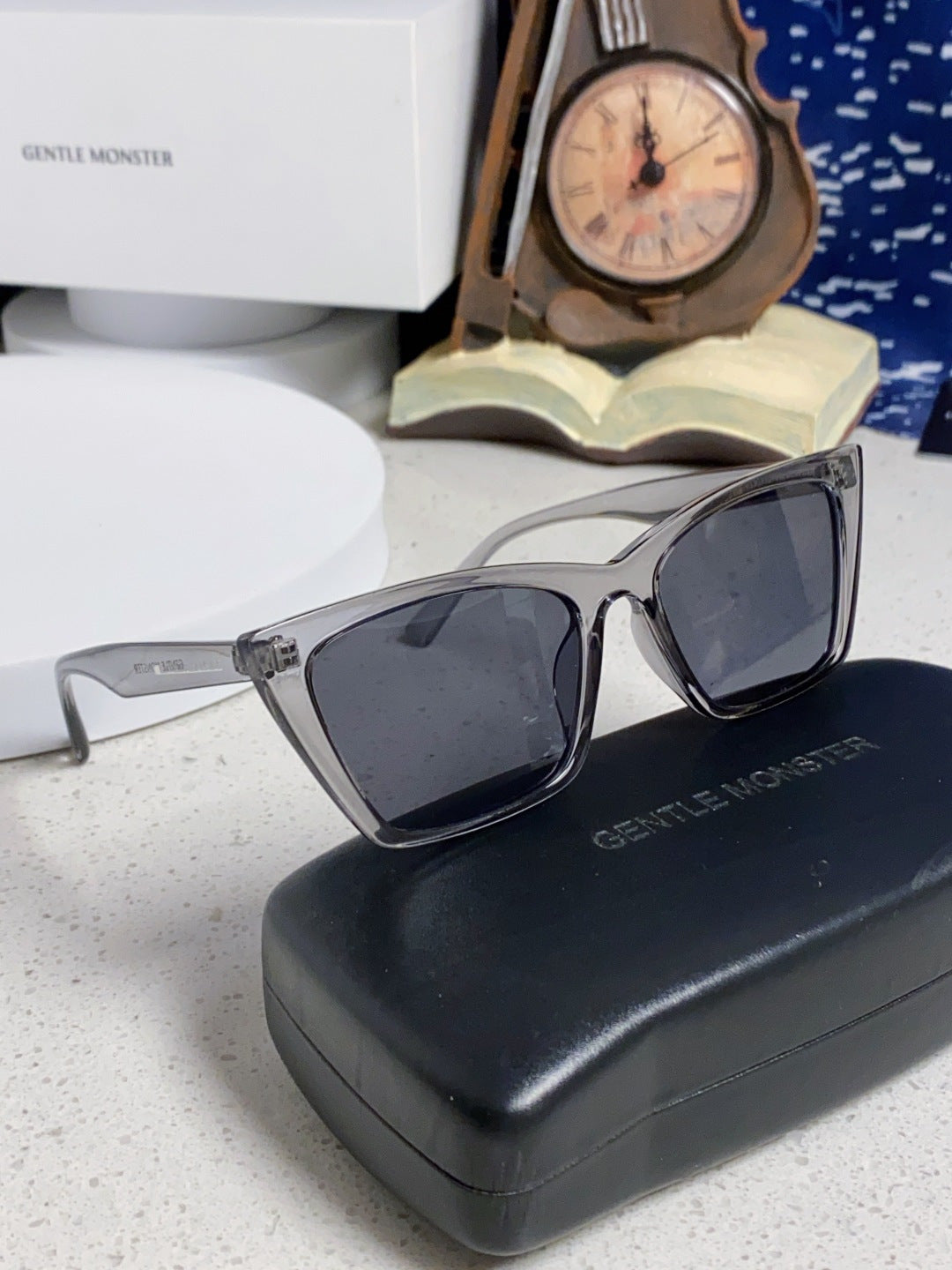 Gentle Monster TALIN Cat-Eye Black Lens Sunglasses for Men & Women - 488061 - detail image 10